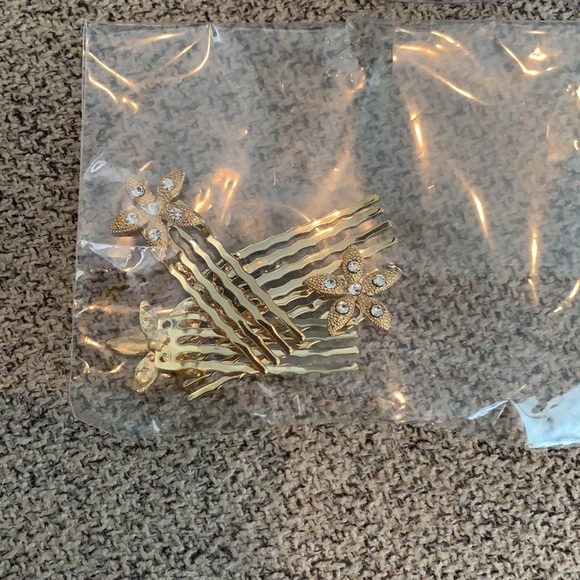 David’s Bridal Tiara - Picture 3 of 4